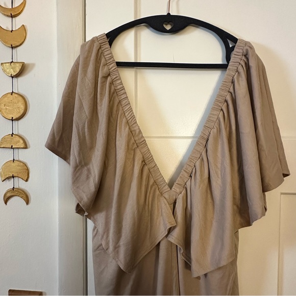 NWT size LARGE on repeat open back ruffle jumpsuit Three Bird Nest - Picture 5 of 8